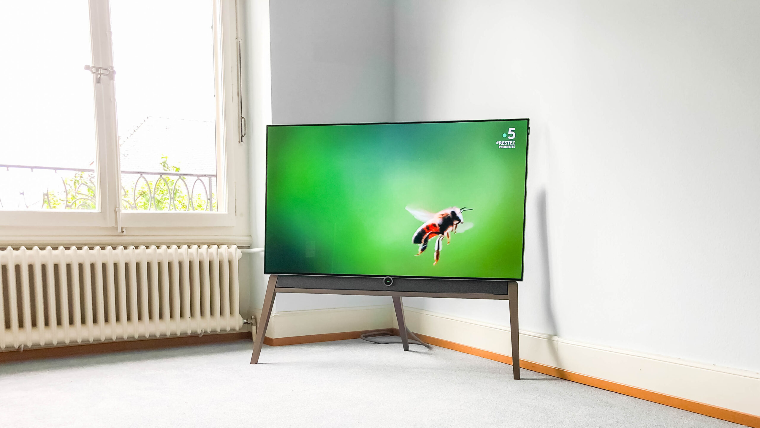 Loewe bild 5 OLED sur pied de sol