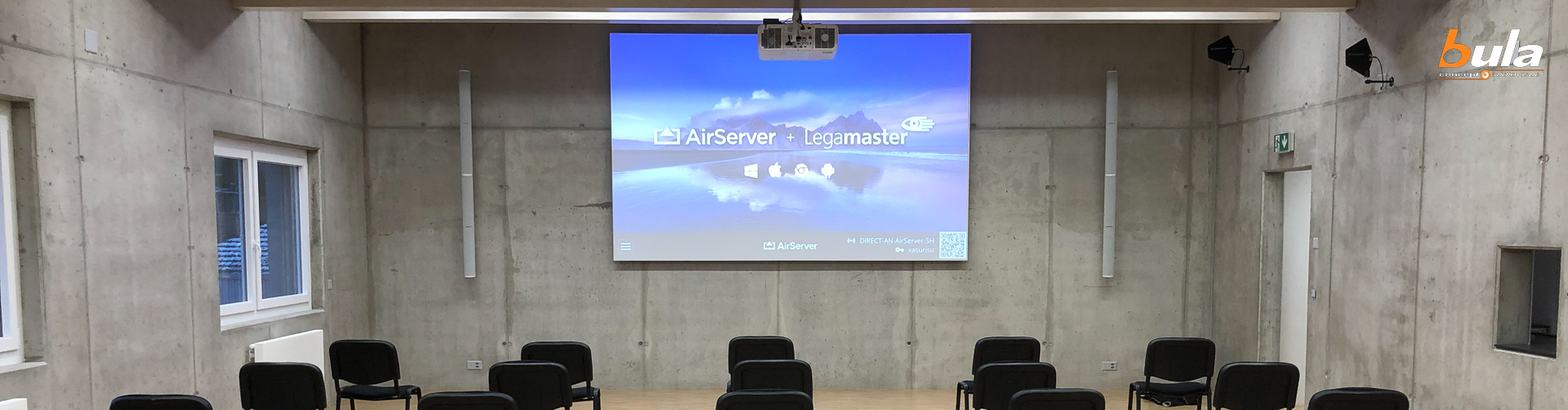 Salle de réunion avec écran tactile Legamaster