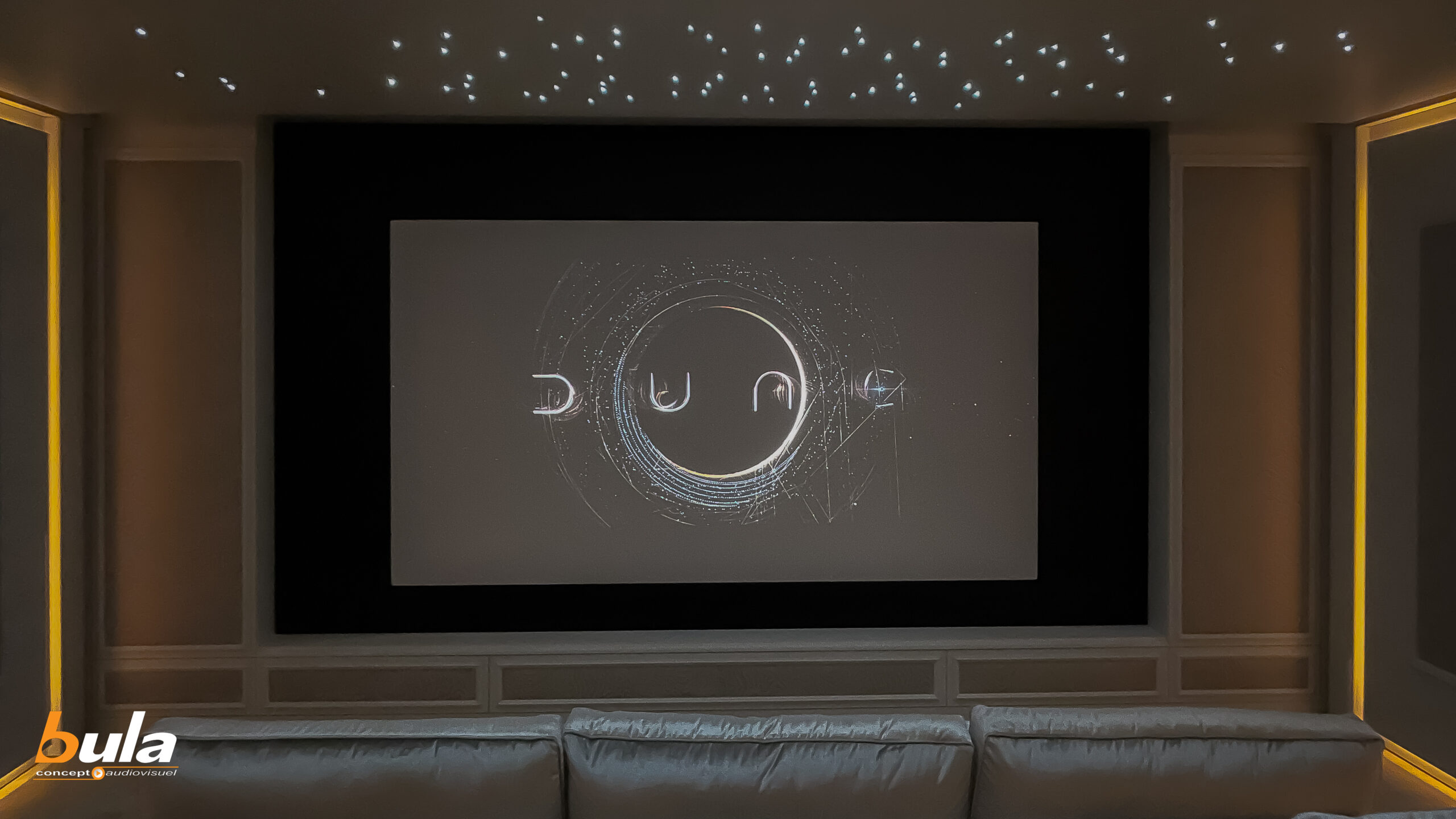 Salle de cinéma privée réalisée par Bula
